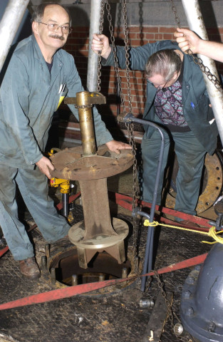 La Louvière. Strépy-Bracquegnies. Ascenseur n°3 du canal du centre. Salle des machines.