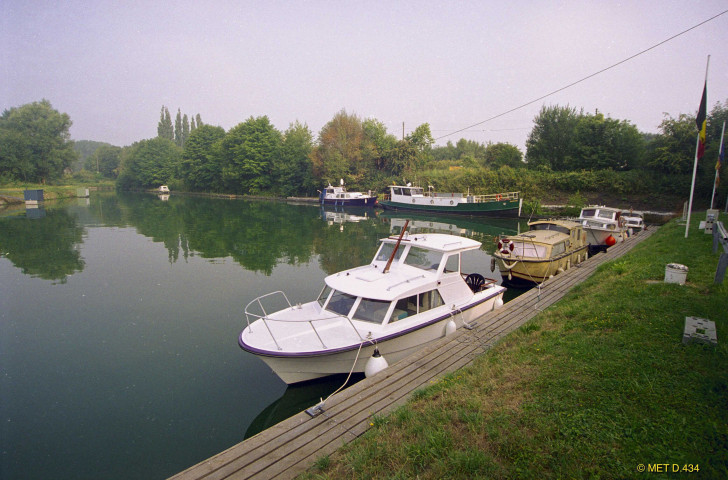 Péruwelz. Port de plaisance.