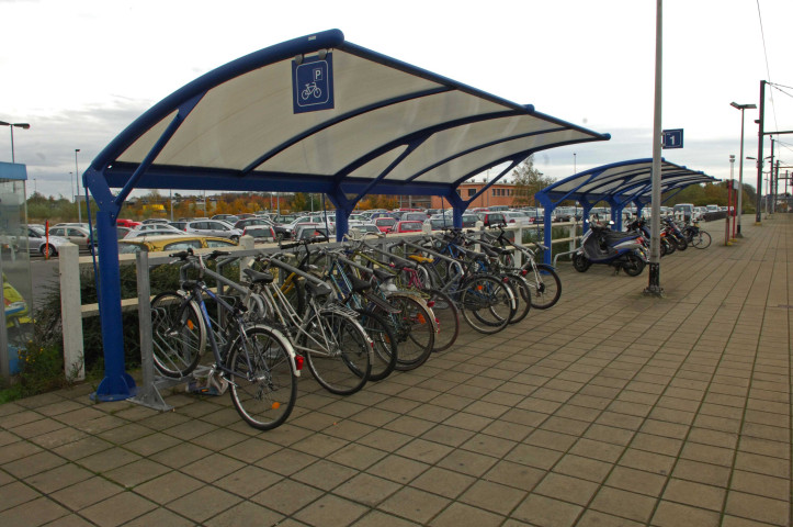 La Louvière. Gare du Sud. Vélos.