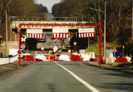 Saint-Ghislain. Tertre. Démolition d'un ancien pont entre Nimy et Blaton sur le canal à 1350 tonnes.