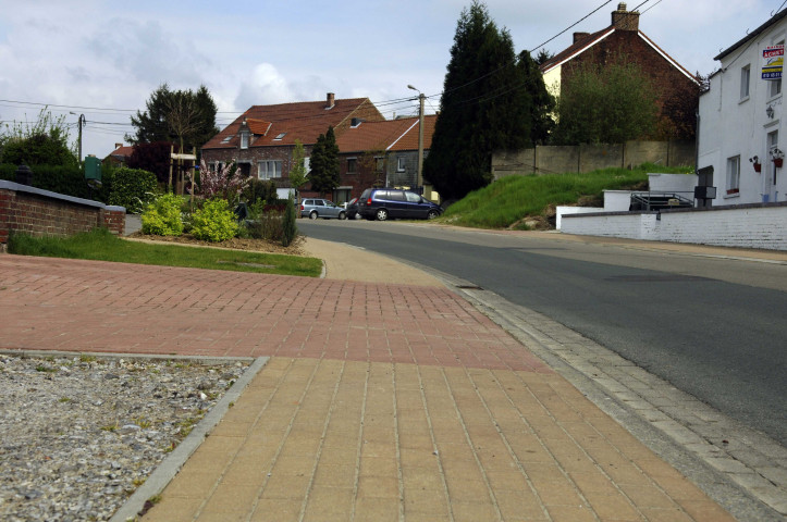 Villers-la-Ville. Mellery. Aménagements pour vélos.