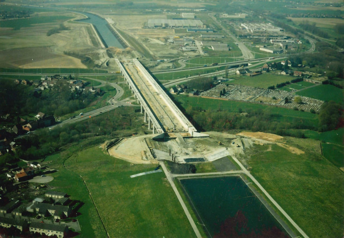 La Louvière. Houdeng-Aimeries. Elargissement du canal vers l'ascenseur et le pont-canal.