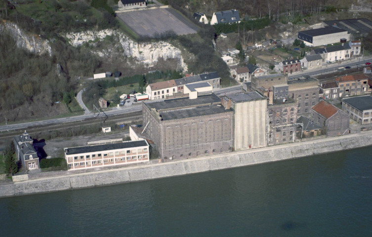 Namur. Beez. Anciens bâtiments des Moulins de la Meuse.