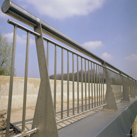 Wavre. Louvrange. Garde-corps et corniche.