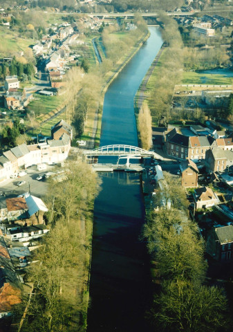 La Louvière. Strépy-Bracquegnies. Pont-levis et passerelle sur le canal à 300 tonnes.
