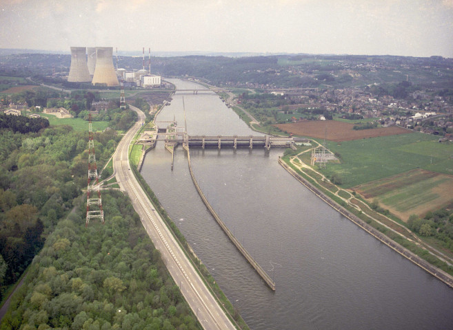 Ampsin-Neuville. Pont-barrage.