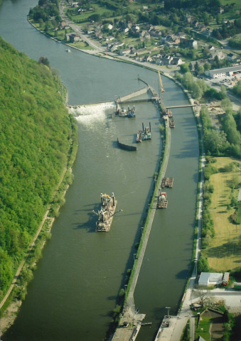 Hastière. Waulsort. Evolution des travaux du nouveau barrage-écluse.