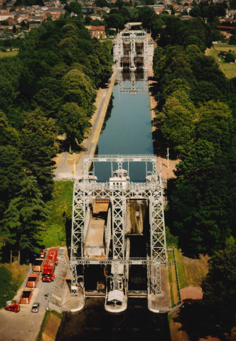 Le Roeulx. Thieu. Ascenseur n°4 et canal du Centre.