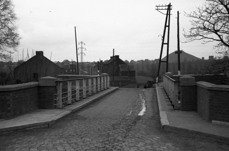 Farciennes. Pont et écluse sur la Sambre.