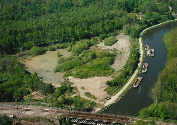 Thuin. Vues aériennes de la Sambre.
