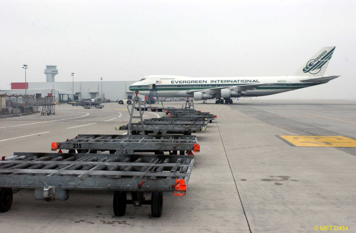 Grace-Hollogne. Aéroport de Bierset. Avions sur le tarmac.