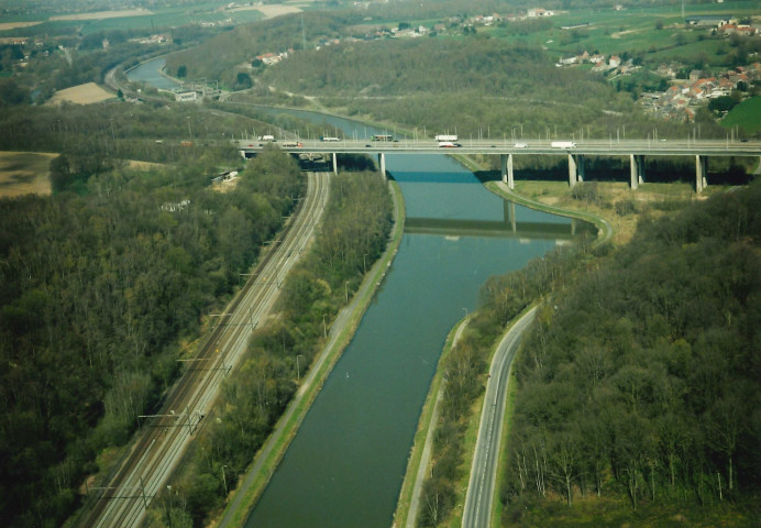 Pont-à-Celles. Viesville. E42. Viaduc.