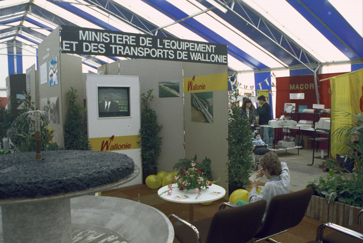 Courcelles. Inauguration du stand du Ministère de l'Équipement et des Transports.