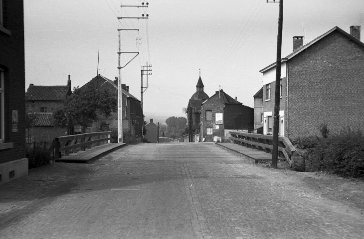 Ombret-Rawsa. Pont sur le ruisseau d'Oxhe.