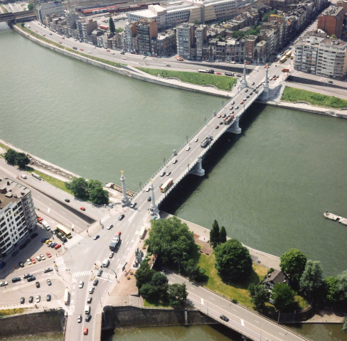 Liège. Pont de Fragnée après rénovation et retour des angelots.