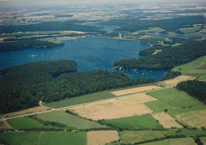 Froidchapelle. Lac de la Plate-Taille.
