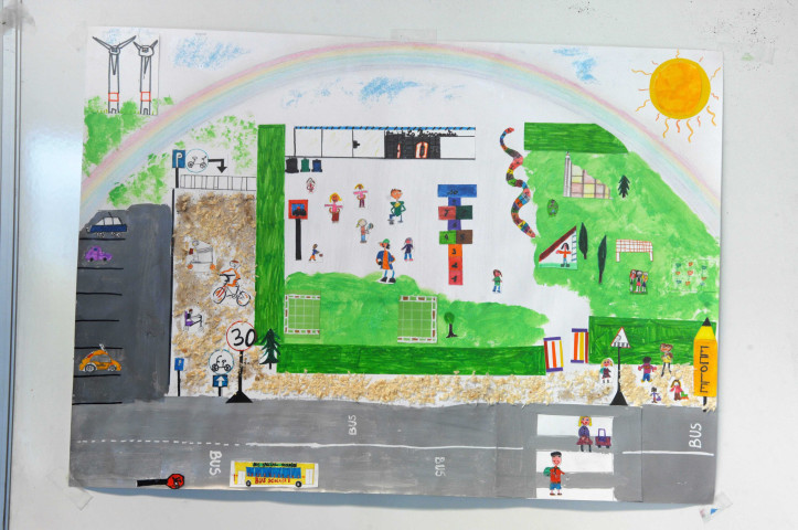 Namur. Dessins d'enfants sur la mobilité.