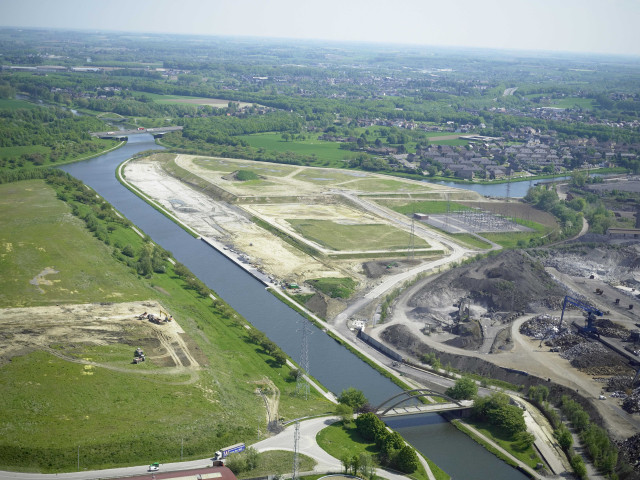 La Louvière. Houdeng-Gœgnies. Canal du Centre. Vues aériennes.