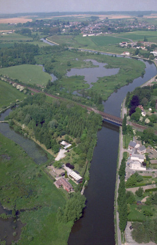 Confluent de la Hantes et pont-rail n°3.