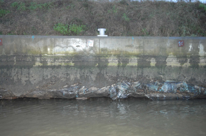 Flémalle. Ivoz-Ramet. Dégradations des berges à l'écluse.