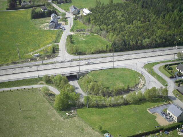 Sainte-Ode. Lavacherie. N4. Echangeur.