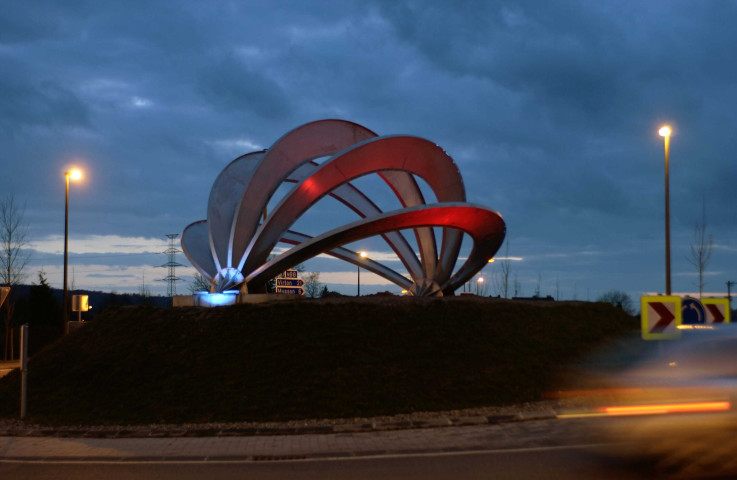 Aubange. Aix-sur-Cloie. RN 88/88a. Giratoire "Les Arches" en métal.
