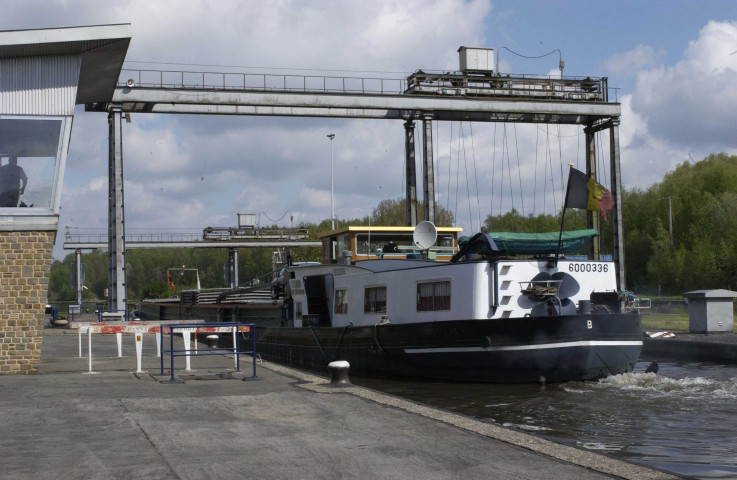 Jemeppe-sur-Sambre. Mornimont. Barrage-écluse No 15.