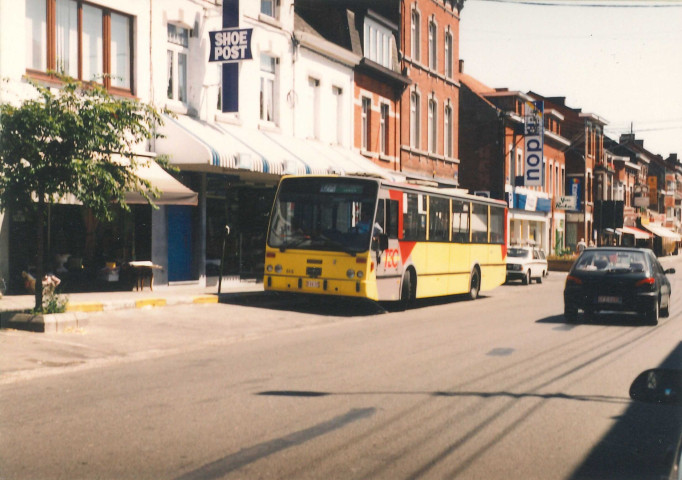 Hannut. Place du Marché et administration communale.