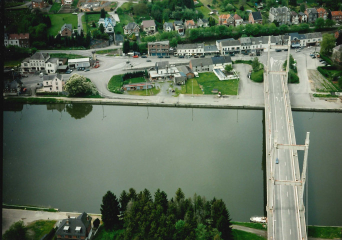Hastière. Heer. Vues aériennes du pont.
