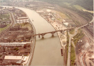 Vue aérienne du pont-rail de Renory