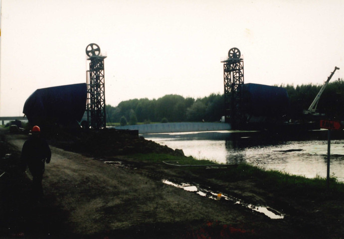 La Louvière. Houdeng-Aimeries. Pont-canal du Sart. Inauguration de l'ascenseur et du pont-canal à 1350 tonnes.