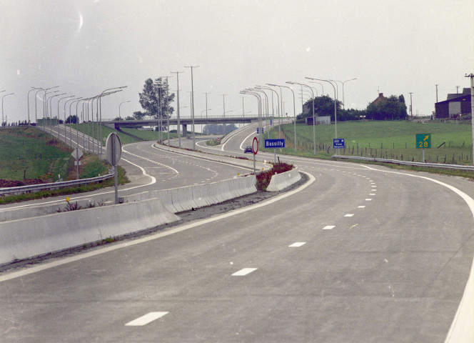 Bassilly. Aménagements autoroutiers sur l'A8.