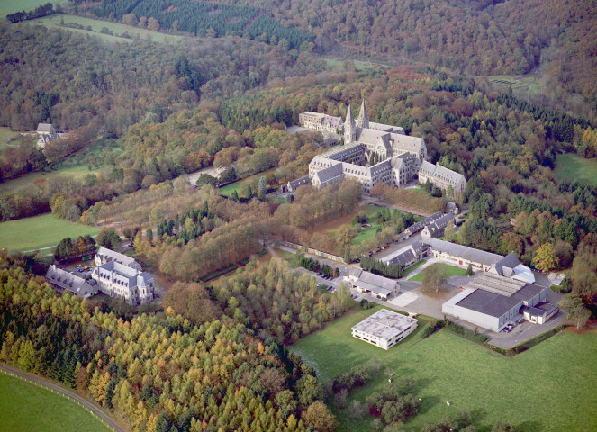 Anhée. Abbayes de Maredsous et de Maredret.