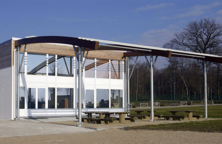 Froidchapelle. Lacs de l'eau d'Heure. Relais information service touristique. Aquacentre.