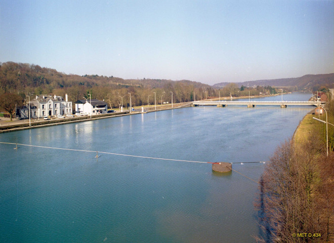 Haute-Meuse. Ecluses et barrages entre Namur et Dinant.