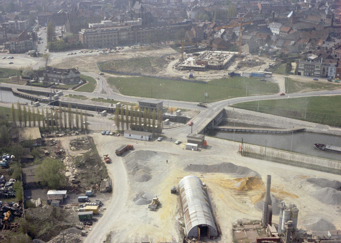 Halle. Canal Bruxelles-Charleroi.