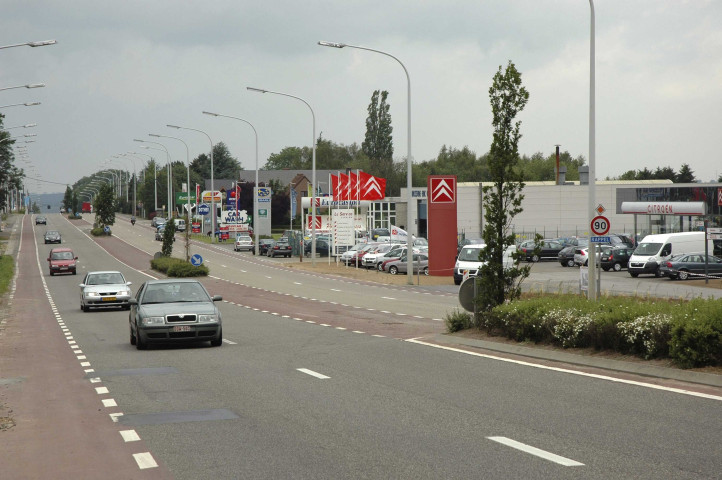 Namur. Erpent. N4. Commerces.