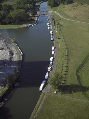 Le Roeulx. Thieu. Port de plaisance et capitainerie.