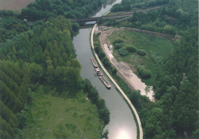 Sambre, pont-rail et écluse 5