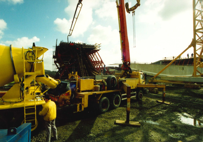 La Louvière. Houdeng-Aimeries. Evolution du chantier du futur pont-canal.