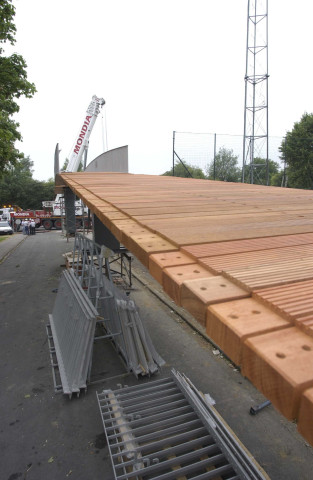 Herve. RAVeL. Pose de la passerelle.