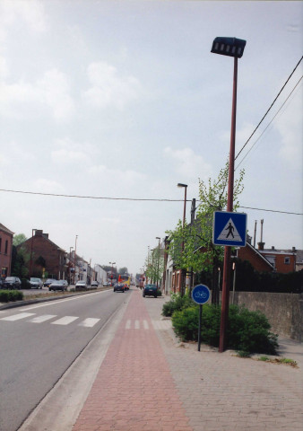 Fontaine l'Evêque. Aménagement d'une piste cyclable traversant la localité.