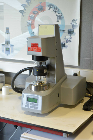 Nivelles. Régie des routes. Laboratoire d'analyse.