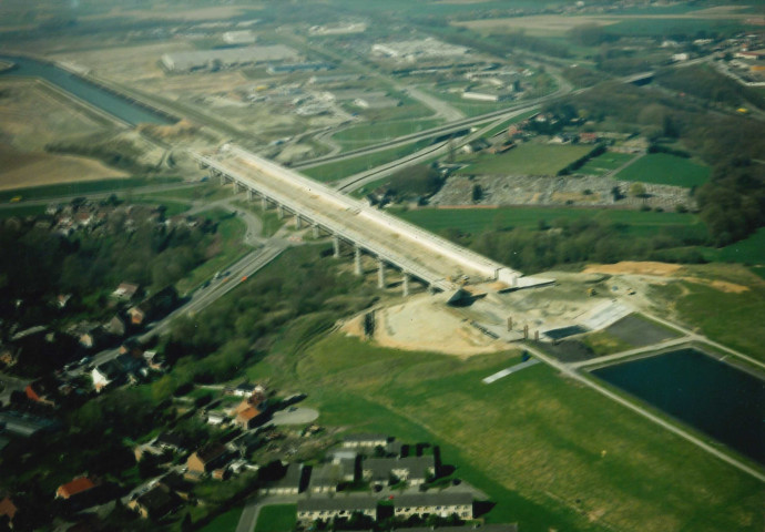 La Louvière. Houdeng-Aimeries. Elargissement du canal vers l'ascenseur et le pont-canal.