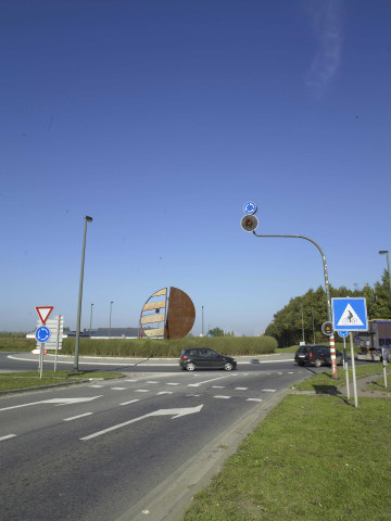 Mont-Saint-Guibert. Giratoire RN4/25 "Le disque".