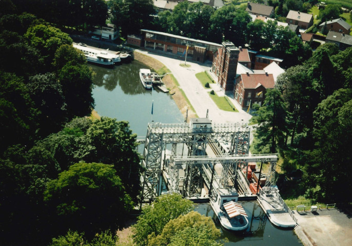 Le Roeulx. Thieu. Ascenseur n°4 et canal du Centre.