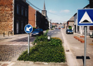 Walcourt. Somzée. Ralentisseur dans la traversée de la localité.