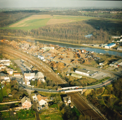 Courcelles. Canal Charleroi-Bruxelles. Zone portuaire.