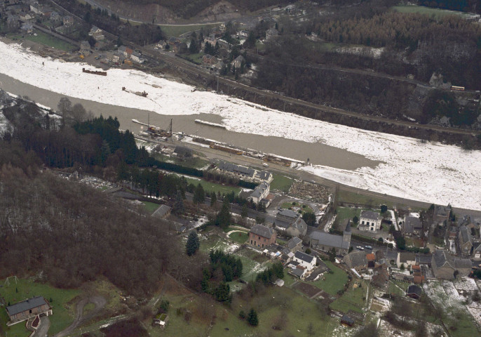 Yvoir à Rivière. La Meuse.