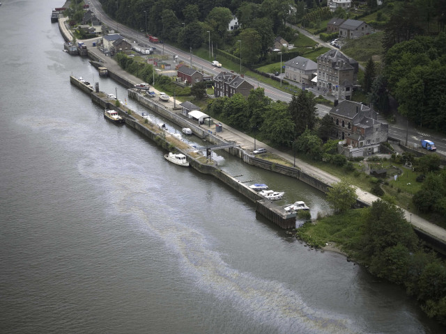 Namur. Lives-sur-Meuse. Rive droite de la Meuse. Relais nautique.